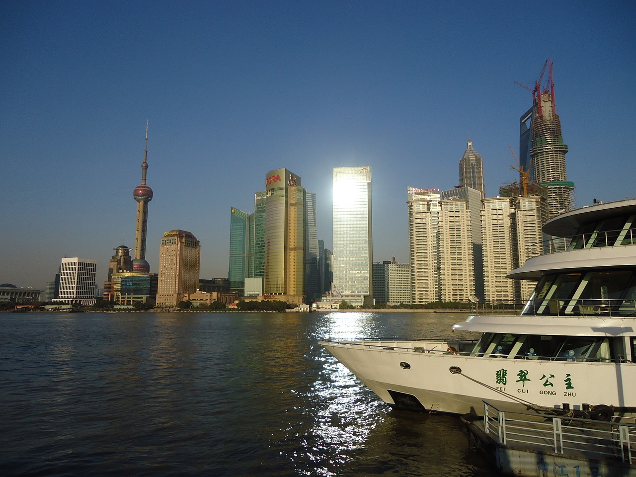 上海上港股票投资潜力与市场前景深度分析