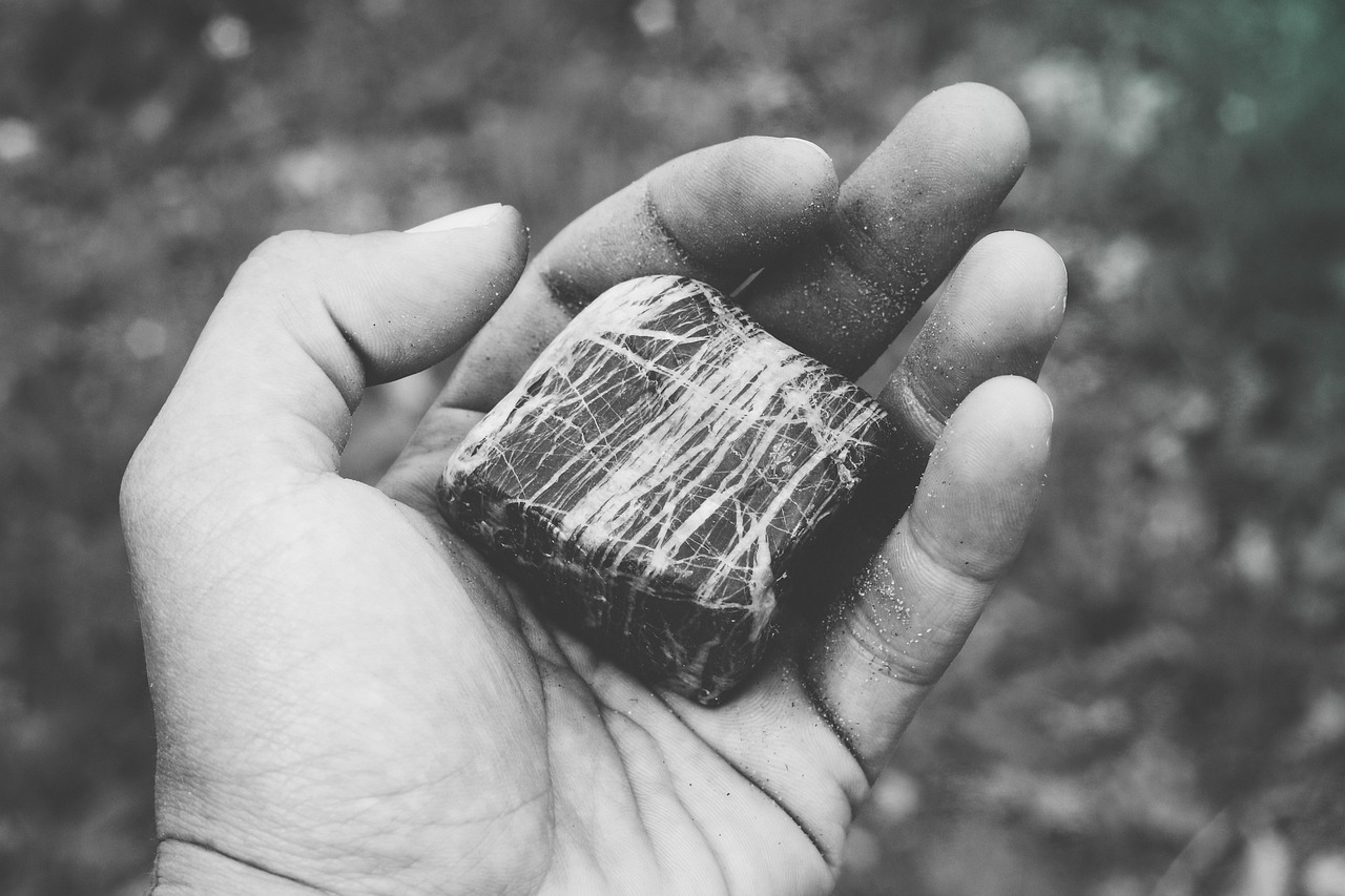 根管治疗与牙套价格解析，牙齿修复费用与过程详解