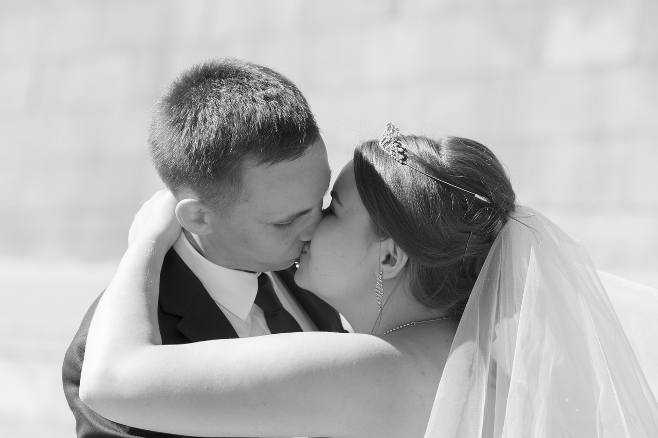 邓贺老婆的神秘面纱,演员邓贺背后的故事