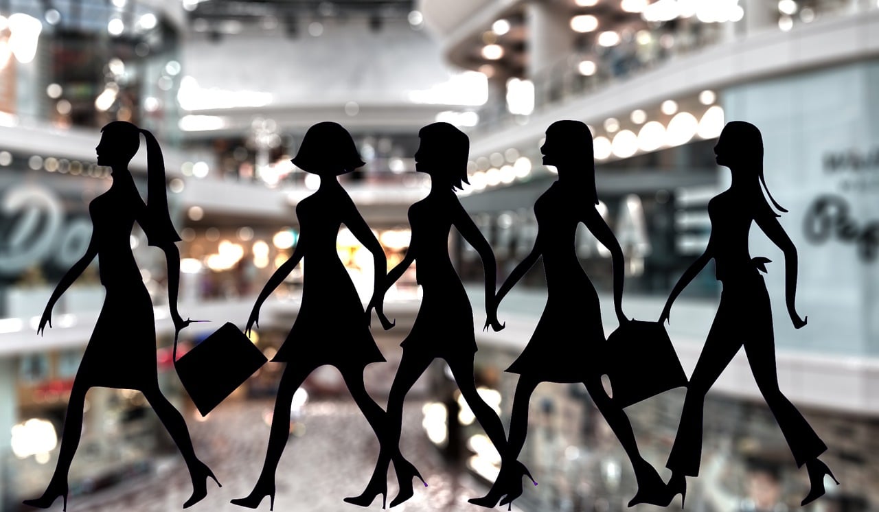 最新女性时尚潮流与社会影响力探析