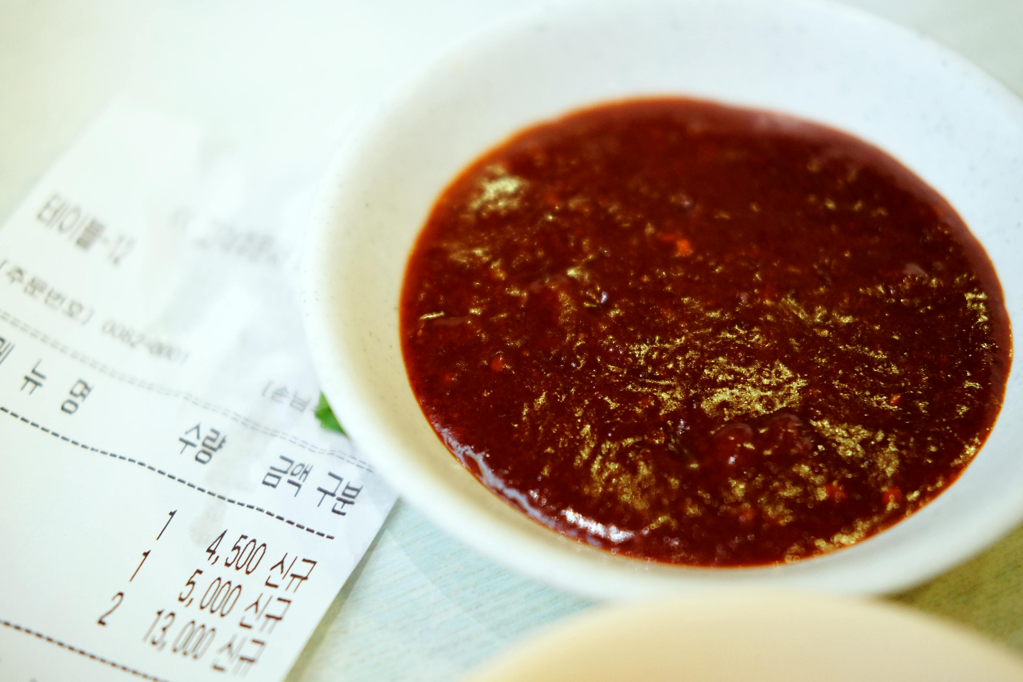 探索韩国美食文化的最新动态，韩吃播新趋势展示全新风貌