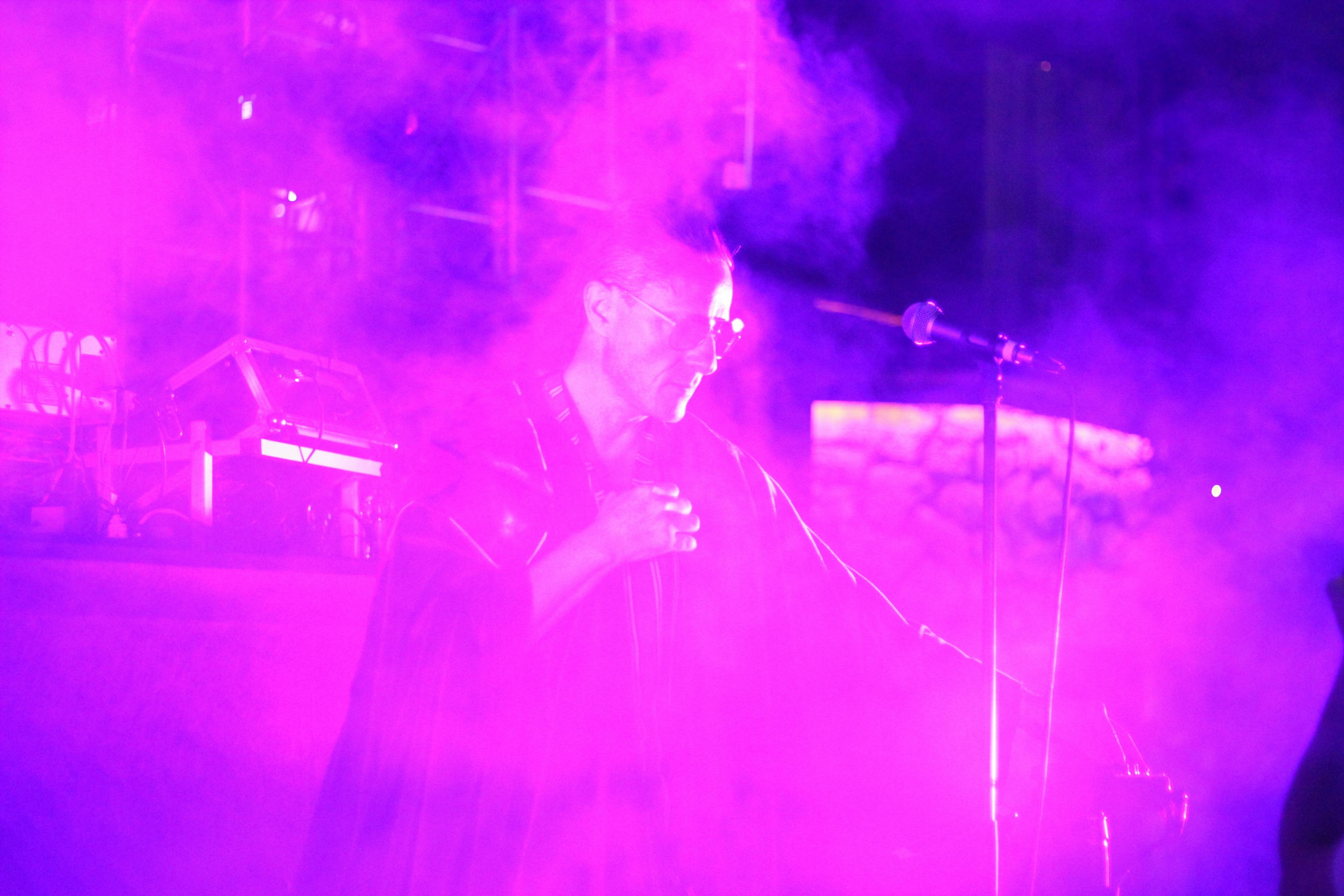 比赛舞台上，请避免唱王菲的歌曲，聚焦才华与魅力，展现独特风采