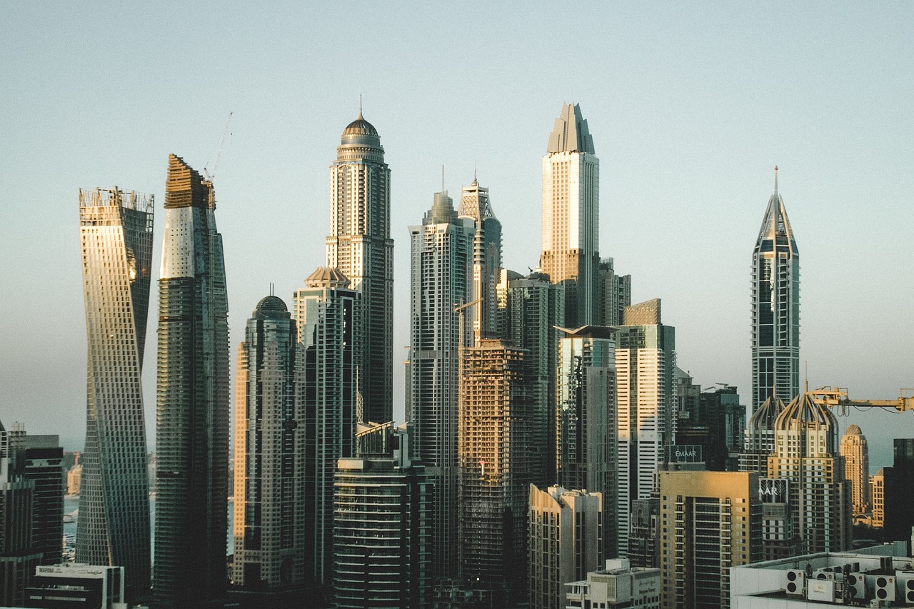 最新建筑法规解读，构建可持续与安全未来城市环境的蓝图