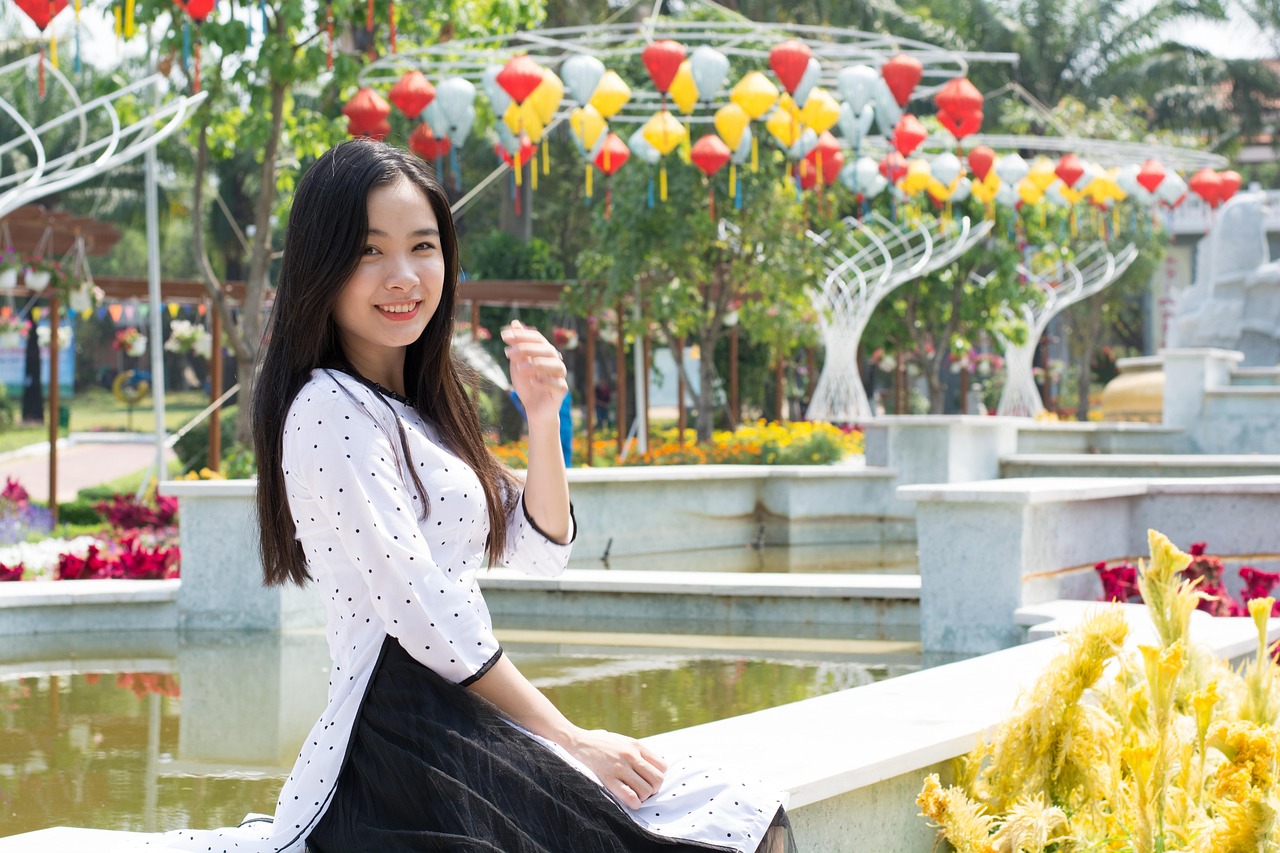 最新少女风采，青春魅力的绚烂绽放