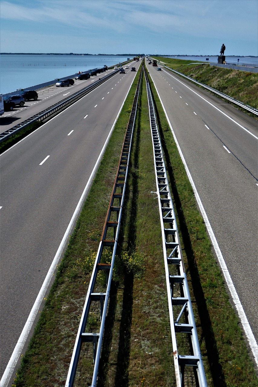 道路护栏网价格分析及购买指南