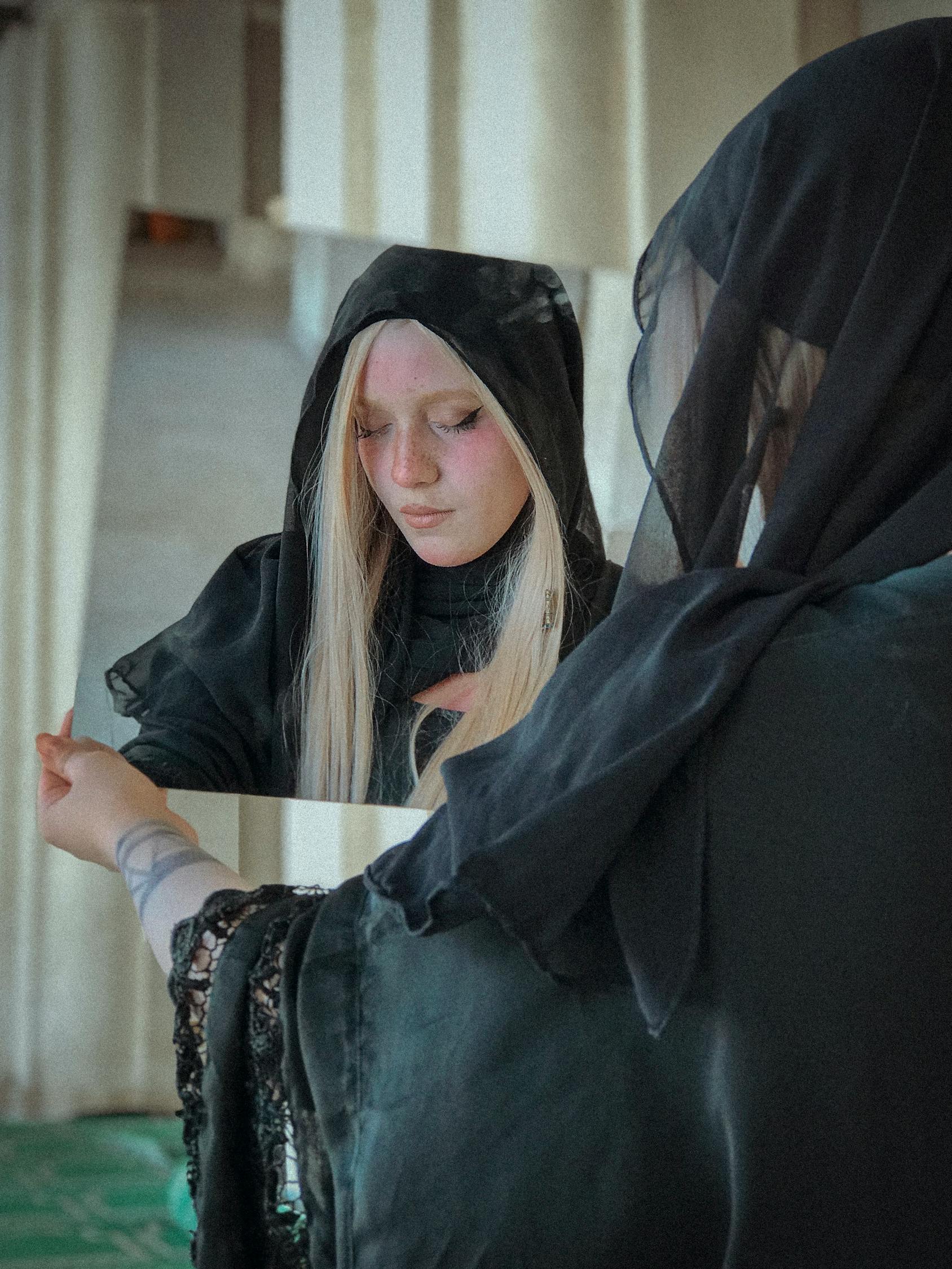 非亲姐妹演员表及角色深度解析揭秘