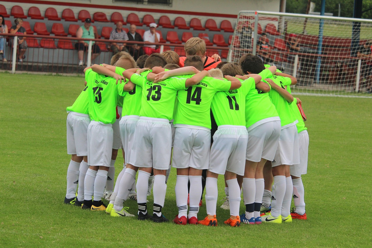 社区羽毛球比赛精彩瞬间,活力四溢的友谊之赛照片回顾