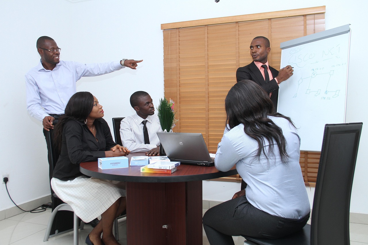 马云最新演讲洞察未来商业趋势,分享未来发展趋势的启示视频