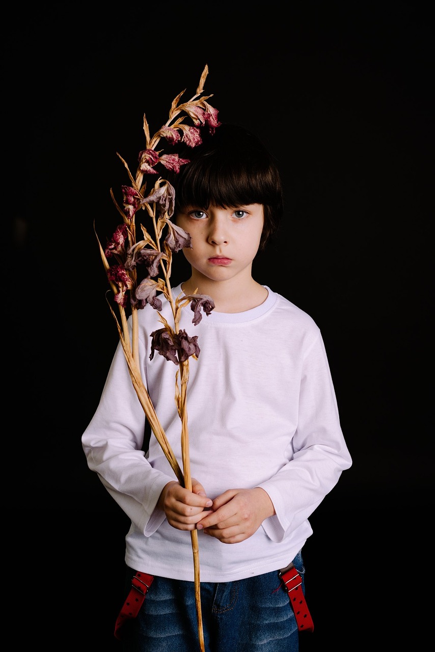 阳光魅力四溢,男演员活力风采展现