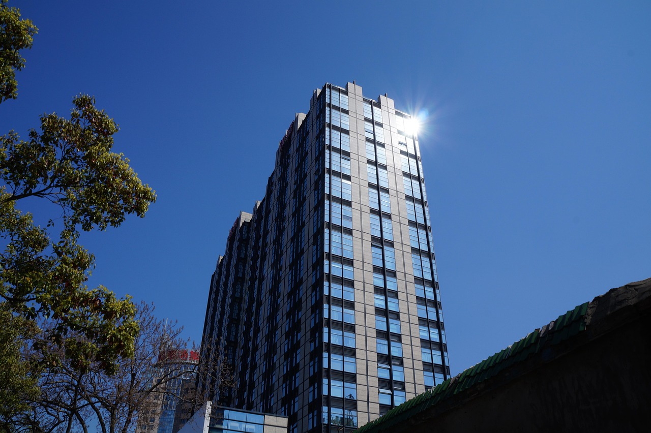 物业公司上市,机遇与挑战并存