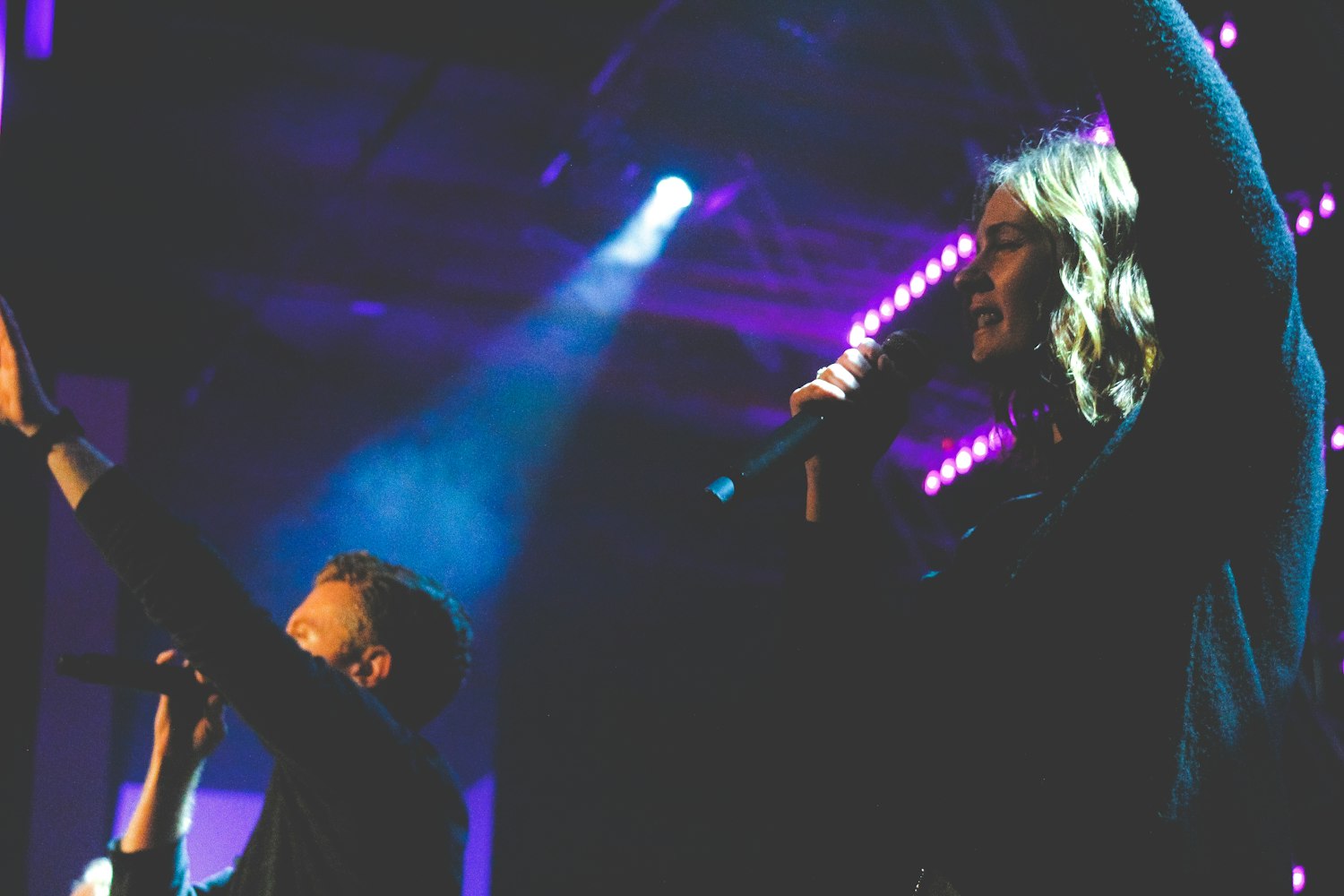 音乐舞台英雄,适合比赛男声演唱的热血歌曲