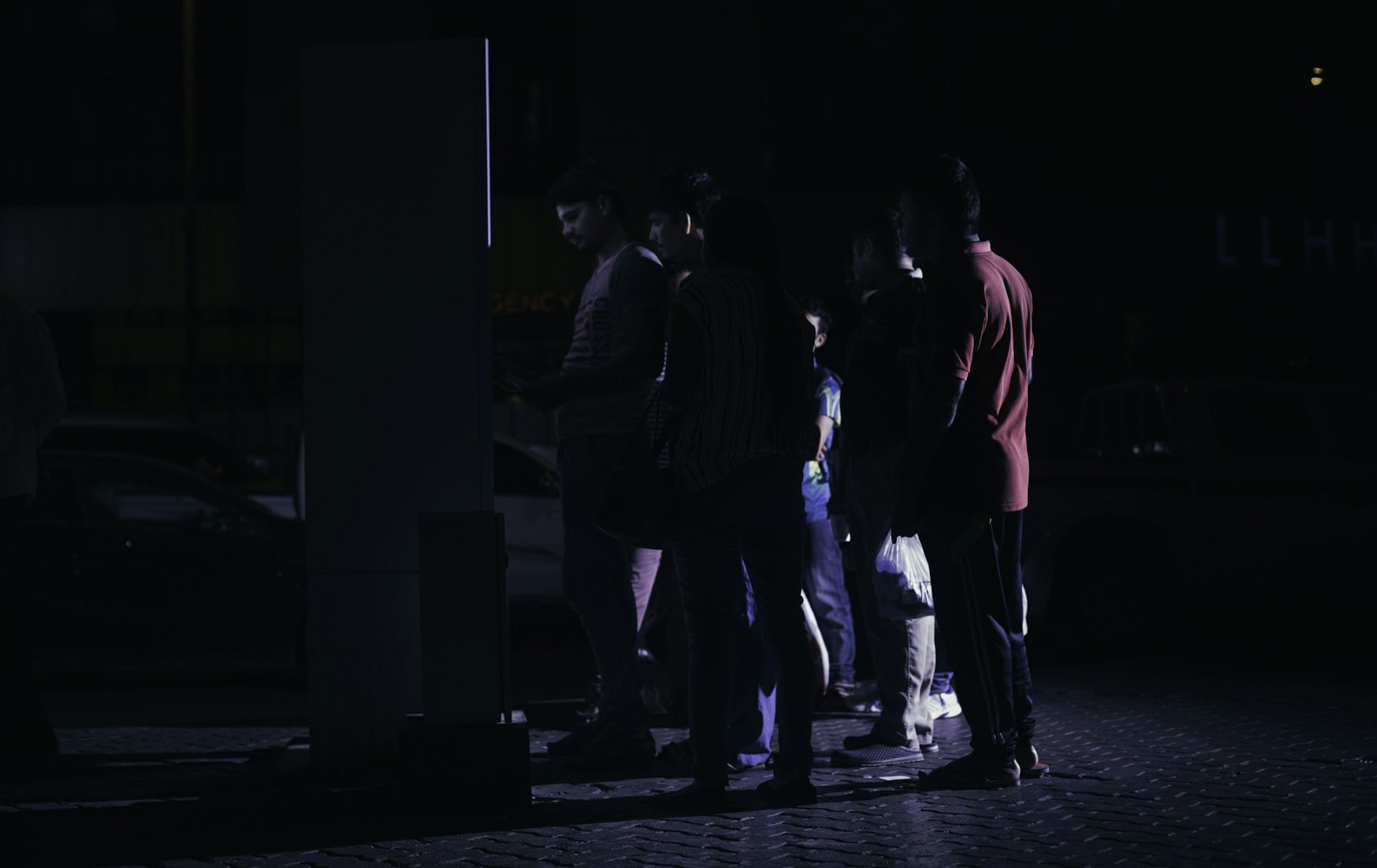 摩登家庭新一季，现代家庭新面貌与情感纠葛揭秘